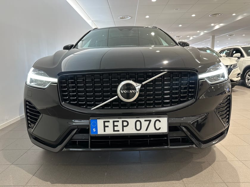 Bild 2 av Volvo XC60 Recharge T8 R-Design / Dragkrok / Panoramatak / Navigation / Backkamera /