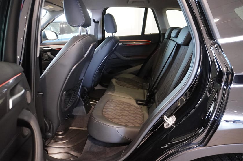 Bild 5 av BMW X1 sDrive20i xLine Navi Keyless HUD HiFi