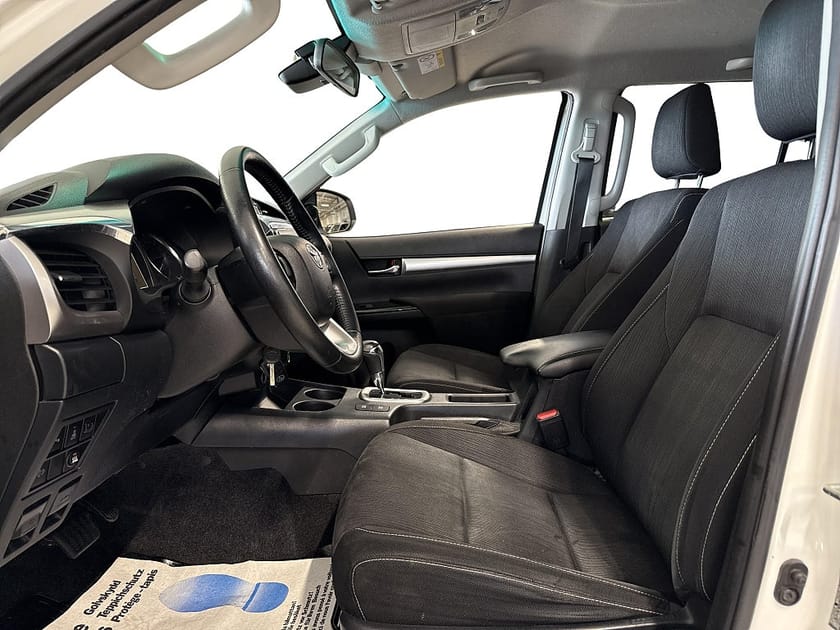 Bild 2 av Toyota Hilux Dubbelhytt 2.8 4WD Hero Euro 6