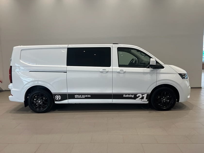 Bild 2 av Volkswagen Transporter T7 Kombi 2.0TDI 150HK Automat 4-Motion "Salming Edition"