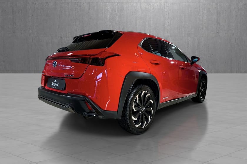Bilde 5 av Lexus UX 250h E-Four F-sport, Hybrid, adaptive cruise