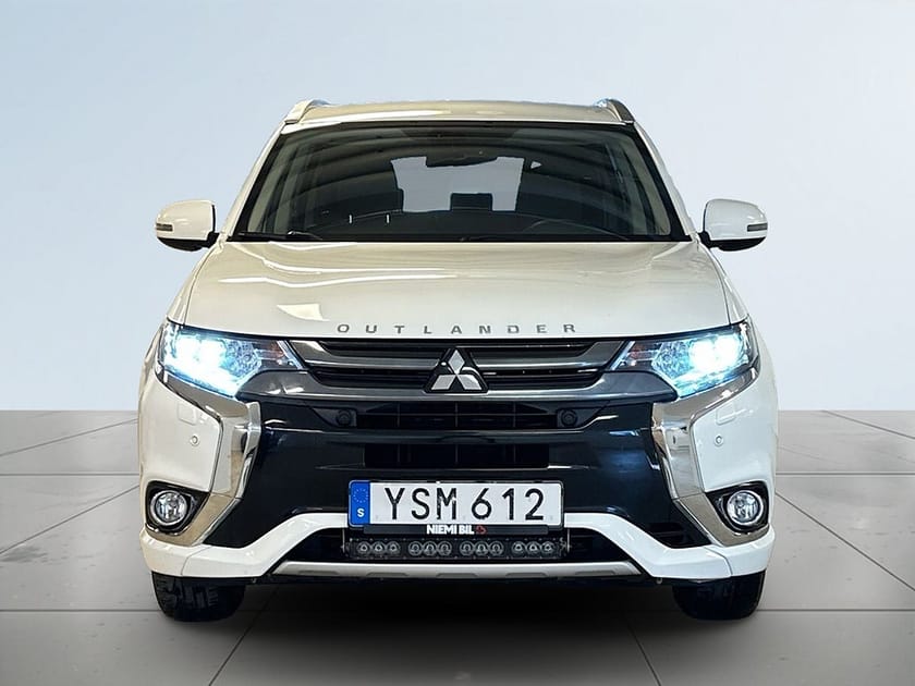 Bild 2 av Mitsubishi Outlander PHEV CVT Fleet Edition Drag Led-Ramp Pvärm Psens SoV