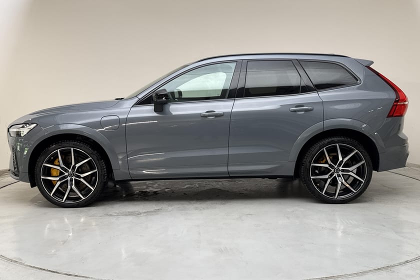 Bild 2 av Volvo XC60 Recharge T8 Polestar Engineered 405hk B&W 4C