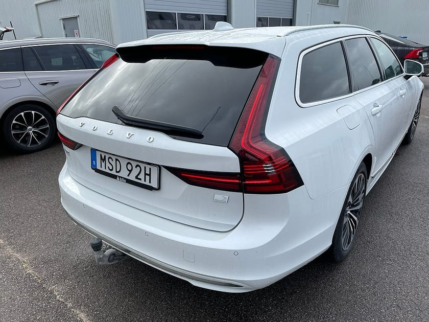 Bild 3 av Volvo V90 T6 Recharge Core Bright plug in AWD 350HK 4x4