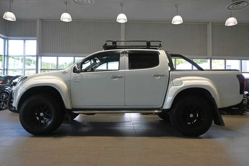 Bild 2 av Isuzu D-Max Crew Cab 1.9 4WD AT 35 ARTIC TRUCKS