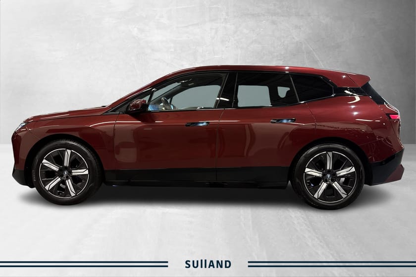 Bilde 2 av BMW iX xDrive40 Fully Charged | Sportspakke | Harman | Sky Lounge | 21"