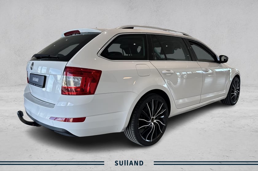 Bilde 5 av Škoda Octavia Stasjonsvogn 180hk TSI 4X4 DSG, Elegance, Soltak, Delskinn