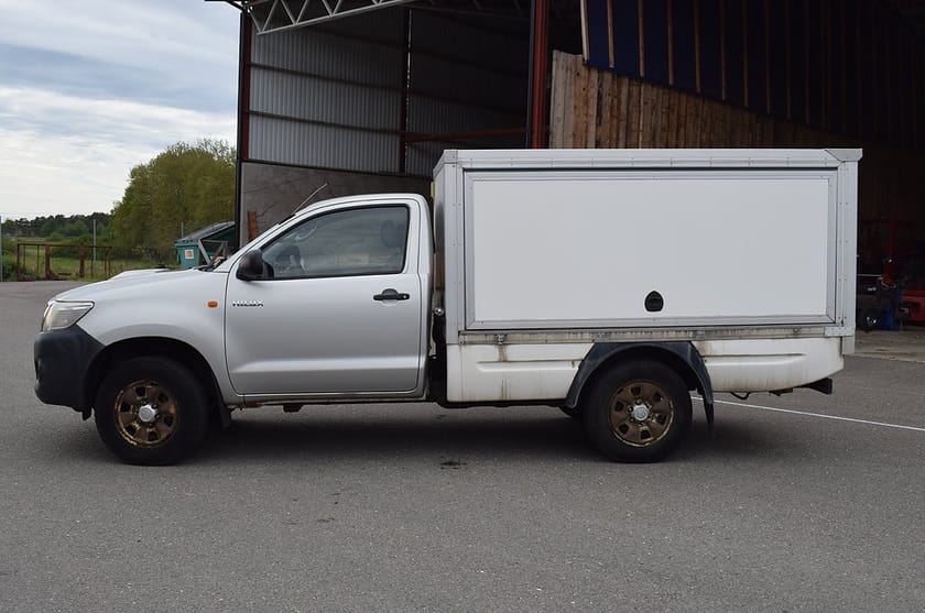 Bild 3 av Toyota Hilux Enkelhytt 2.5 4x4 Drag Moms Reparationsobjekt Export