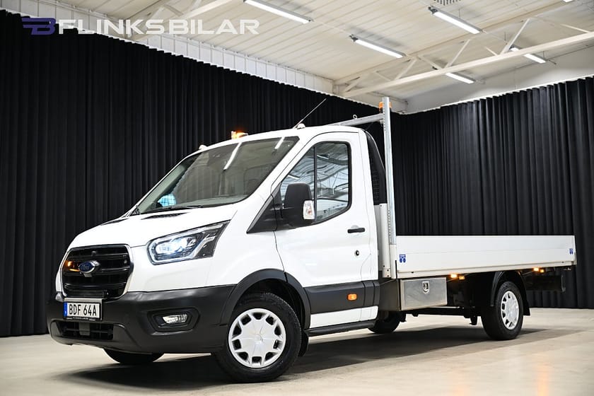 Bild 2 av Ford Transit 350 Chassi Cab 130HK Långflak|Drag|Värmare|Backkamera|Lågmil|Moms