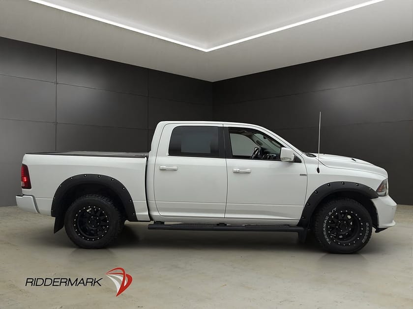 Bild 2 av RAM 1500 Crew Cab Dodge SPORT 5.7 4x4 Drag Alpine Skinn Taklucka Moms