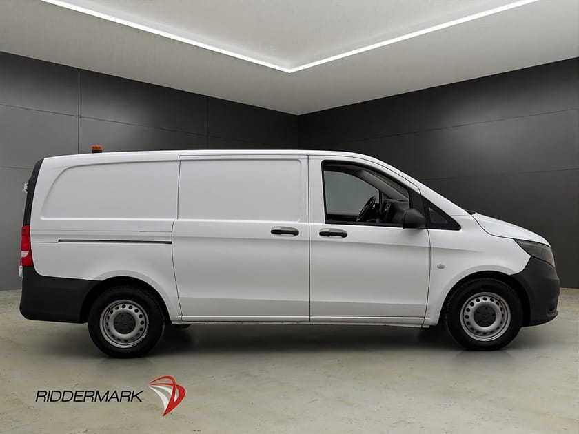 Bild 1 av Mercedes-Benz Vito 111 CDI 2.8t L2 111CDI Värmare 3-Sits Dragkrok Moms
