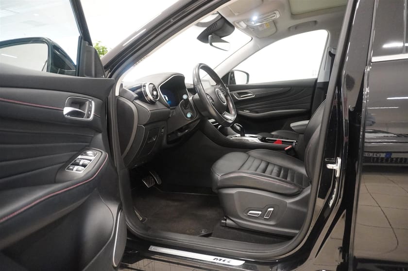 Bild 2 av MG EHS PHEV Luxury Pebble Black