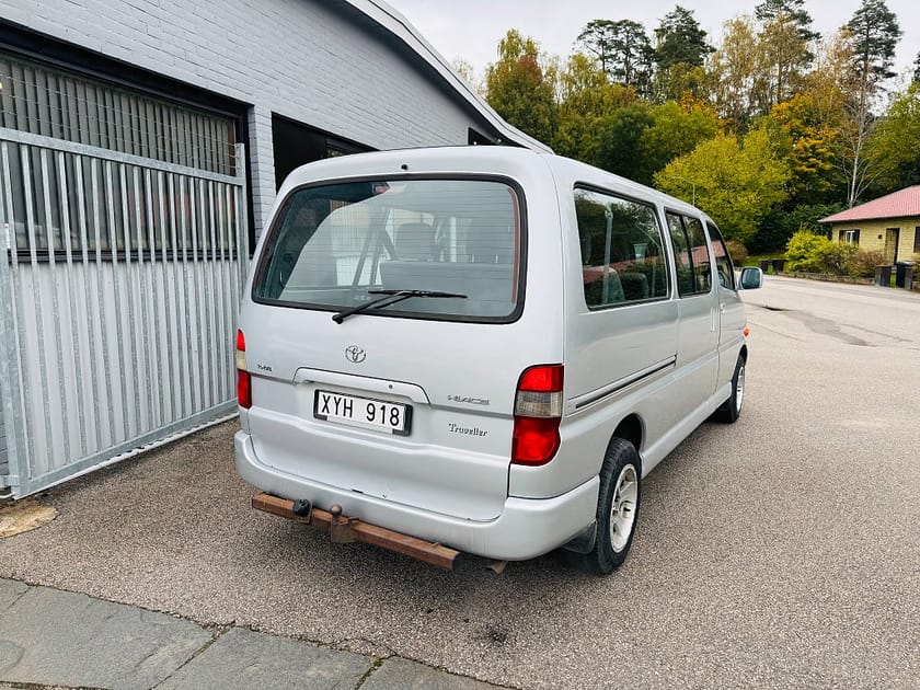 Bild 3 av Toyota HiAce Minibuss