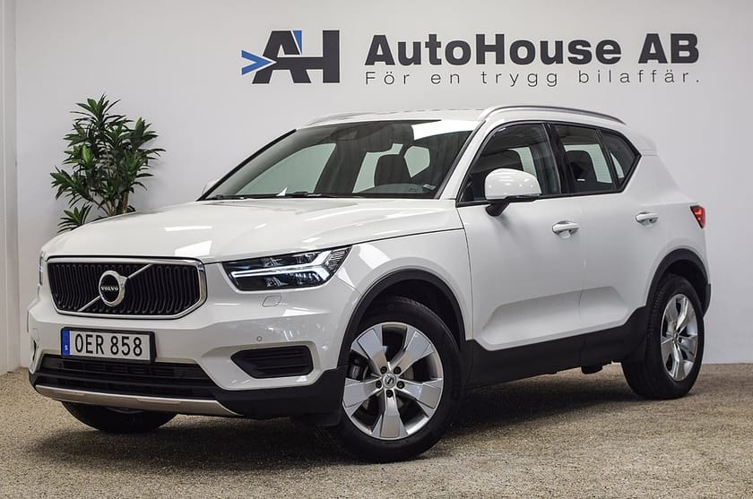 Bild 1 av Volvo XC40 T2 Momentum Advanced Backkamera CarPlay GPS Garanti