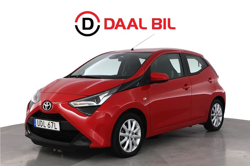 Bild 1 av Toyota Aygo 1.0 72HK X-PLAY 5-D B-KAM FARTHÅLLARE BLUETOOTH
