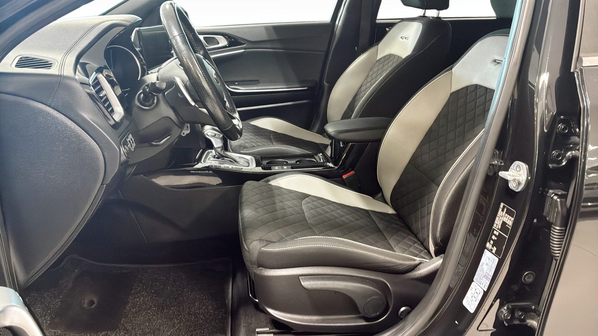 Kia Ceed 1.4 T-GDI DCT GT LINE 2020, photo 7/9