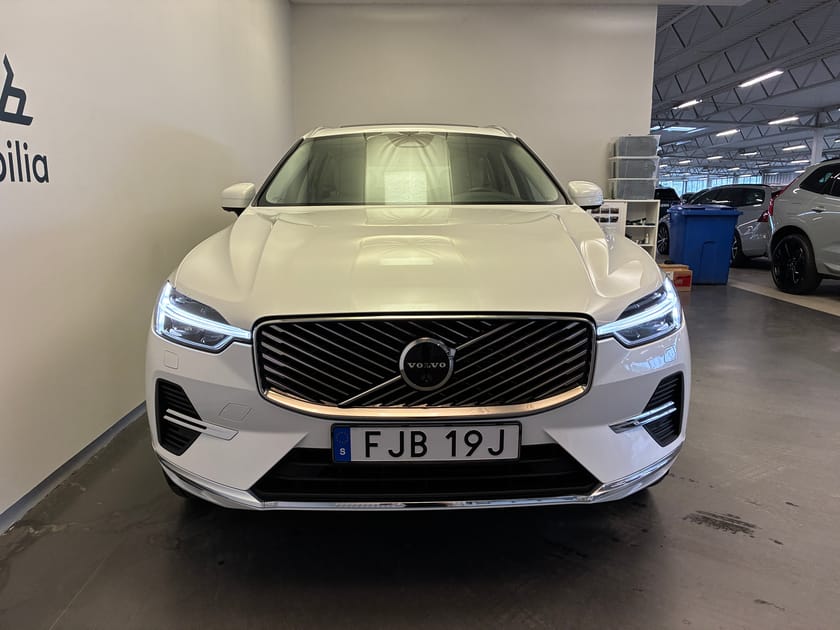 Bild 2 av Volvo XC60 T6 Plus Bright Nordic Edition / Panoramatak / Keyless / 360 Kamera / Bowers&Wilkins / Dragkrok /