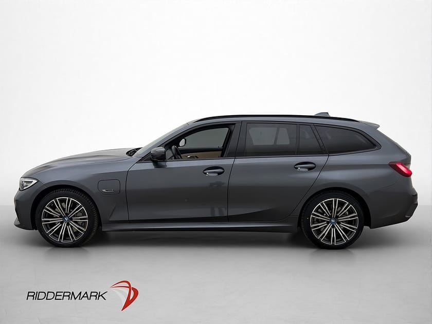 Bild 2 av BMW 330e Touring 292hk M-Sport Cockpit Skinn Navi CarPlay