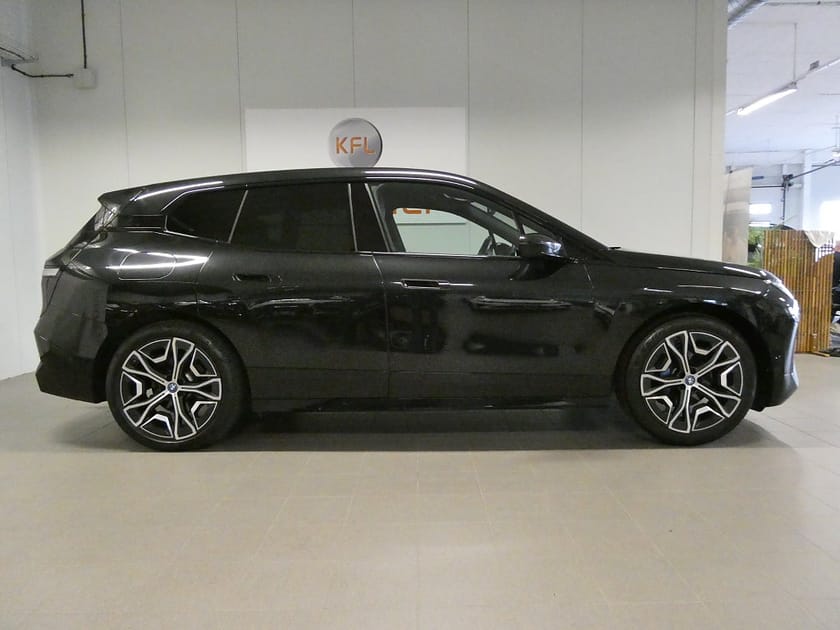 Bild 5 av BMW iX xDrive50 SportPack Laser-H&K-Drag-360-Navi-SoV