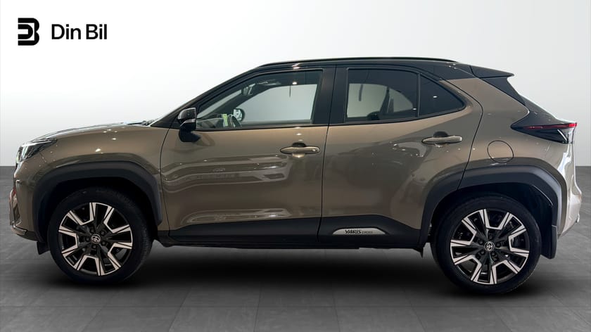 Bild 3 av Toyota Yaris Cross Hybrid 130 AWD-i 1.5 Premier Edition AWD/Pano-soltak/JBL