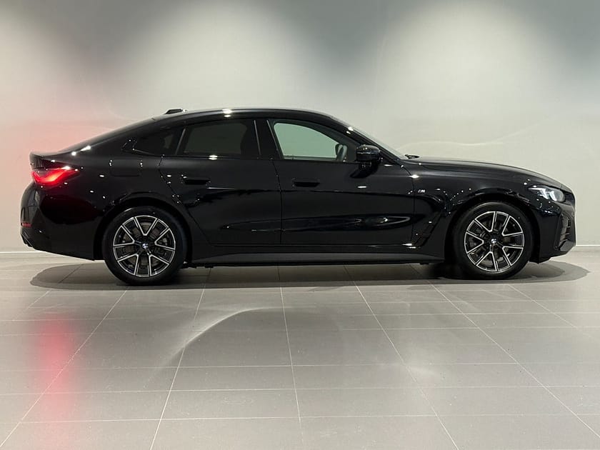 Bild 3 av BMW i4 eDrive40 Gran Coupé M Sport Edition Drag Adaptiv Farth Rattvärme