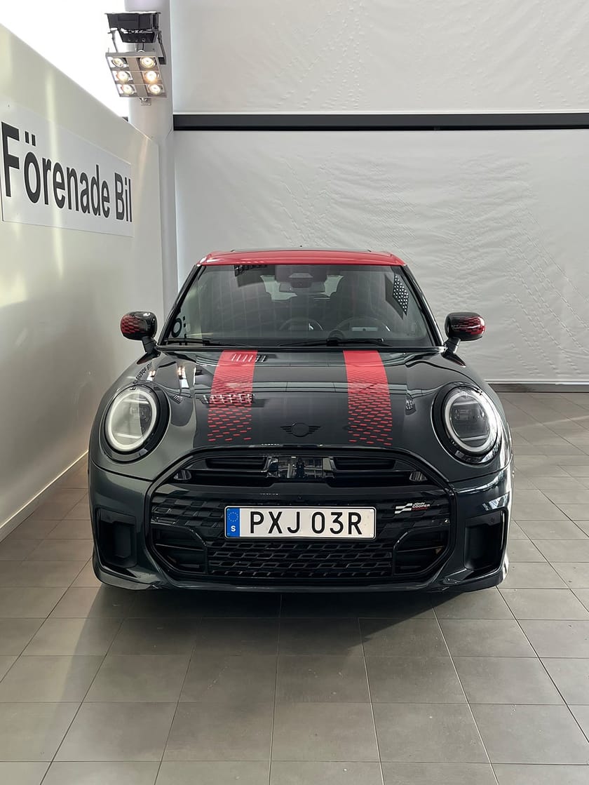 Bild 2 av MINI Cooper S JCW 5 dr Panorama HUD H/K Paket XL Komfortöppning
