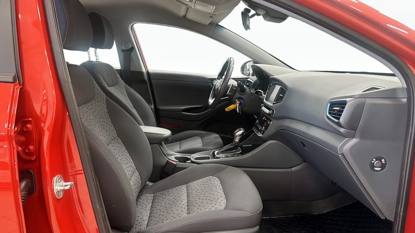 Bild 3 av Hyundai Ioniq Plug-in 1.6 + 8.9 kWh (164hk) PREMIUM / NAVI
