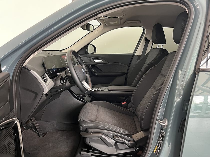 Bild 5 av BMW iX1 eDrive20 Rattvärme Nav Dragkrok Park Assist