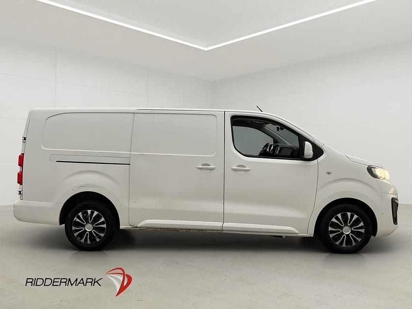 Bild 2 av Peugeot Expert Panel Van L3 Värmare 3-Sits Dragkrok B-Kamera CARPLAY