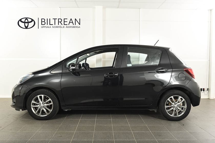 Bild 3 av Toyota Yaris 5-dörrar 1.33 Active Vinterhjul Backkamera