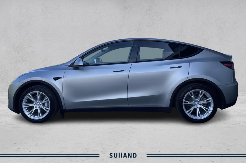 Bilde 2 av Tesla Model Y Standard Range RWD RWD,Panorama,Tilh.f,Foliert sølv