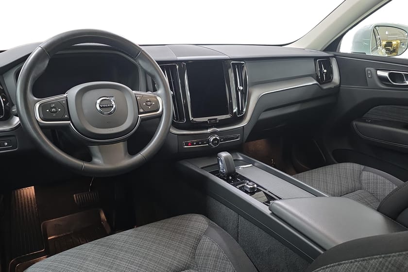 Bild 3 av Volvo XC60 Recharge T6 Core Edition /Panorama/Kamera/Keyless