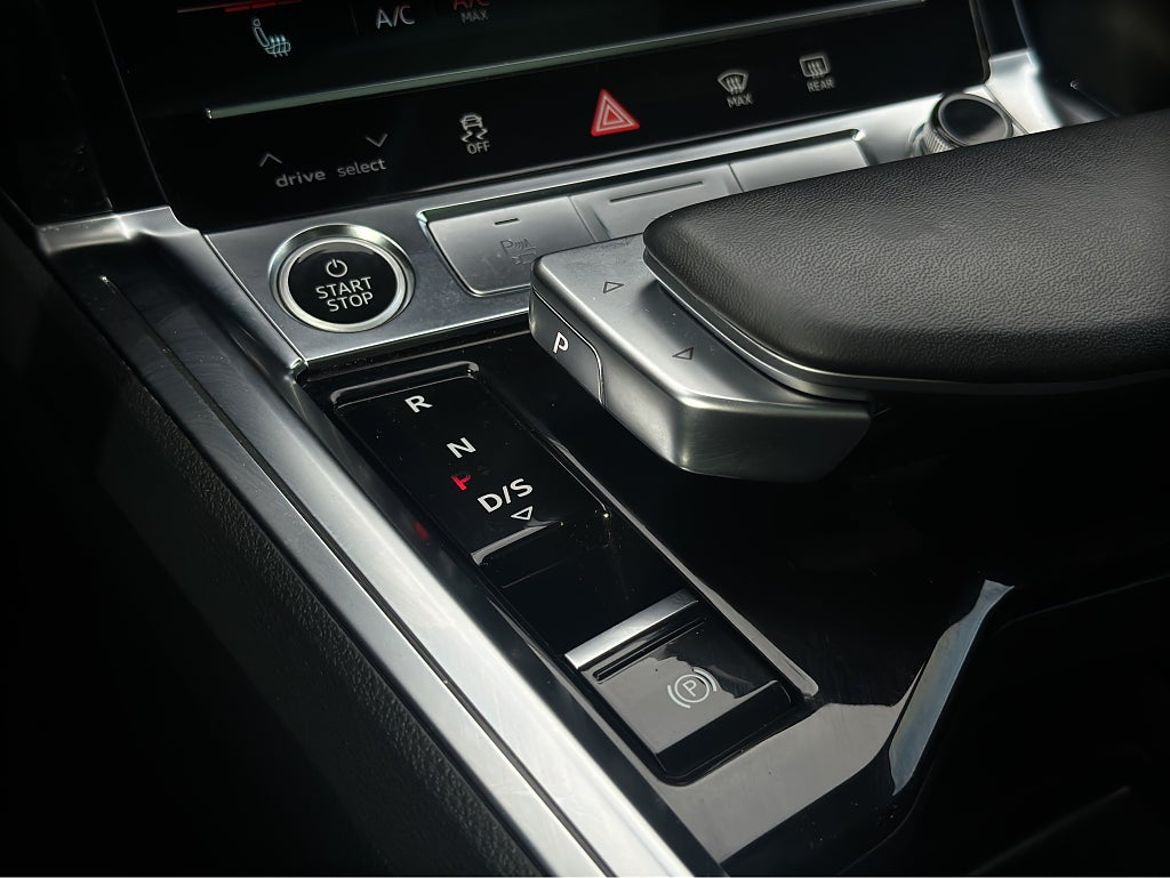 Audi Q8 55 e-tron quattro, bild 18 av 27