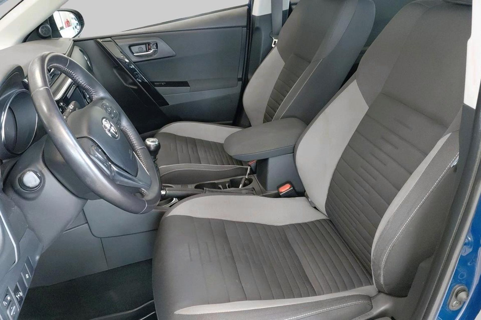 Toyota Auris 1.2 Turbo 2018, bild 7/10