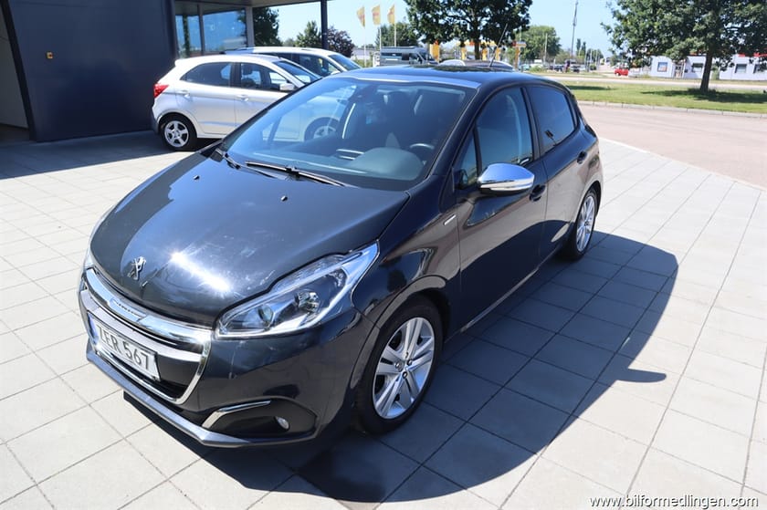 Bild 2 av Peugeot 208 PureTech 5dr 82hk Automat Style Panoramatak Svensksåld