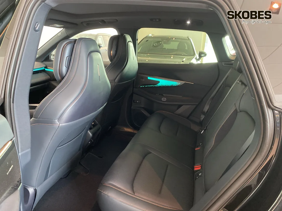 Lynk & Co 08 PHEV