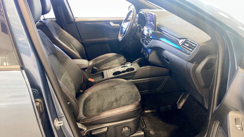 Bild 3 av Ford Kuga Plug-In Hybrid SUV | ST-LINE X 2.5L 225Hk | PHEV | Dragkrok