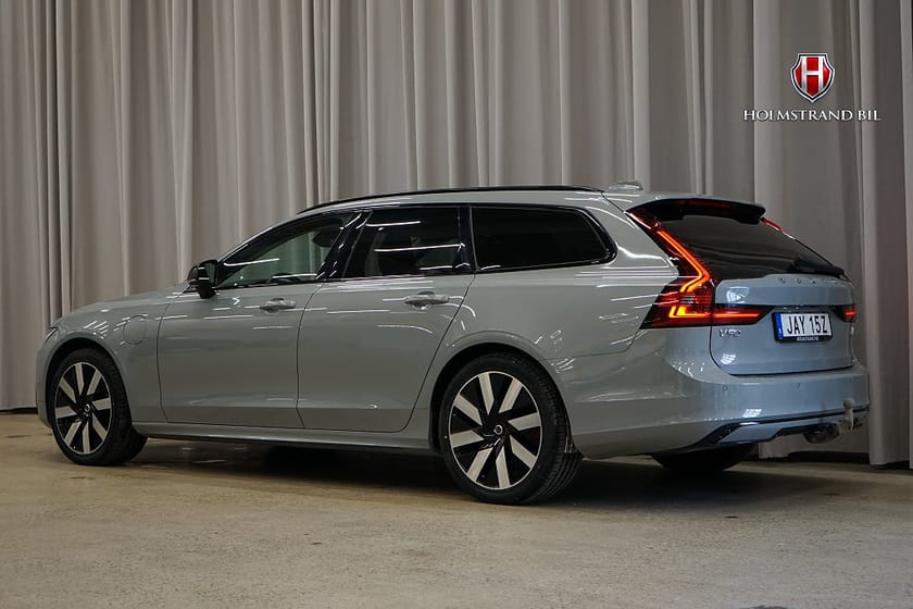 Bild 5 av Volvo V90 Recharge T6 AWD Plus Dark Drag B&W Värme Carplay BLIS