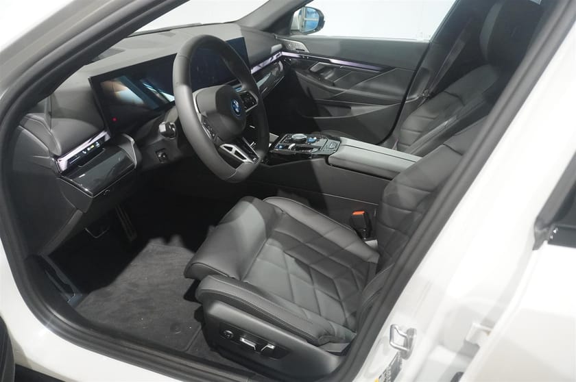 Bild 5 av BMW i5 xDrive40 Sedan M Sport Pro Pano Drag DA Pro