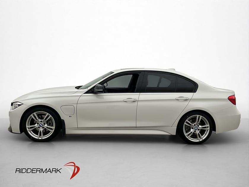 Bild 5 av BMW 330e Sedan 252hk M Sport Shadowline Glastak H/K Navi