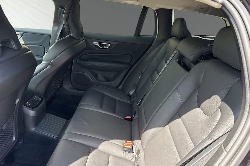 Bild 2 av Volvo V60 T6 Plus Dark Edition