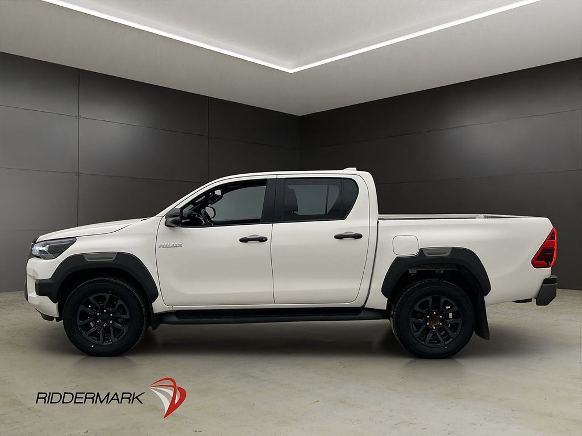 Toyota HiLux Invincible 2.8 4WD Drag 2024, bild 2/34