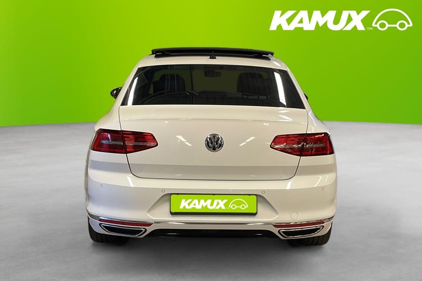 Bild 5 av Volkswagen Passat 2.0 TDI GTS 4Motion DSG Sedan 240hk Pano Cockpit Dynaudio
