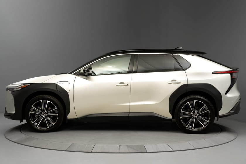 Bilde 2 av Toyota bZ4X AWD Executive Bitone