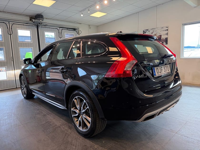 Bild 3 av Volvo V60 Cross Country D4 AWD Aut Business Advanced Summum Drag Gps En-Brukare