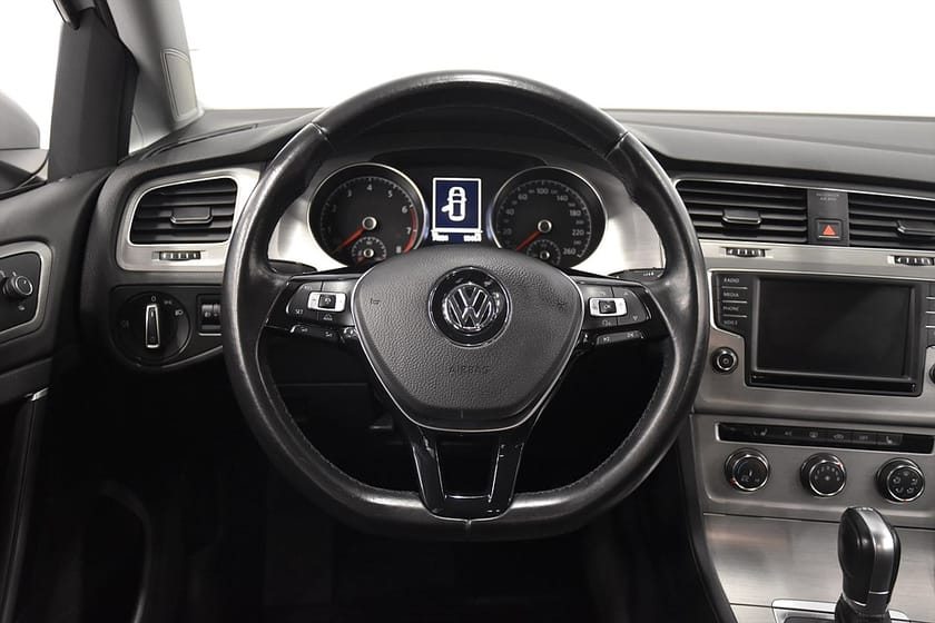 Bild 2 av Volkswagen Golf 1.2 Aut Adaptivf Carplay Bluetooth