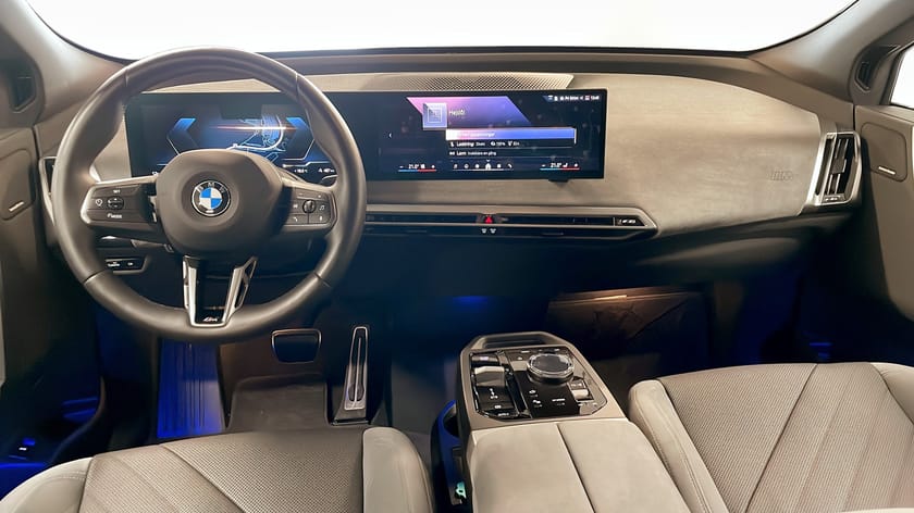 Bild 4 av BMW iX xDrive60 Charged M-Sport Dragkrok, 22"LM-fälg