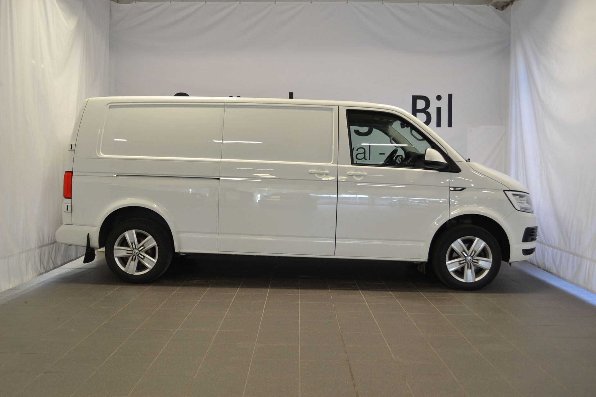Volkswagen Transporter 2019, kuva 4/10