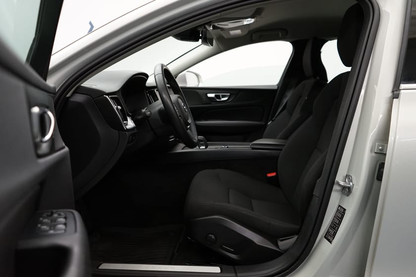 Bild 5 av Volvo V60 B4 Diesel Mom Adv Navi Pro Edition, Dragkrok, Navigation