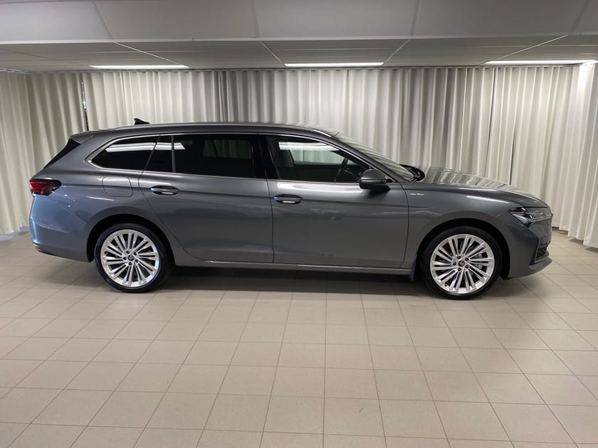 Bild 3 av Škoda Superb iV Kombi Laurin& Klement